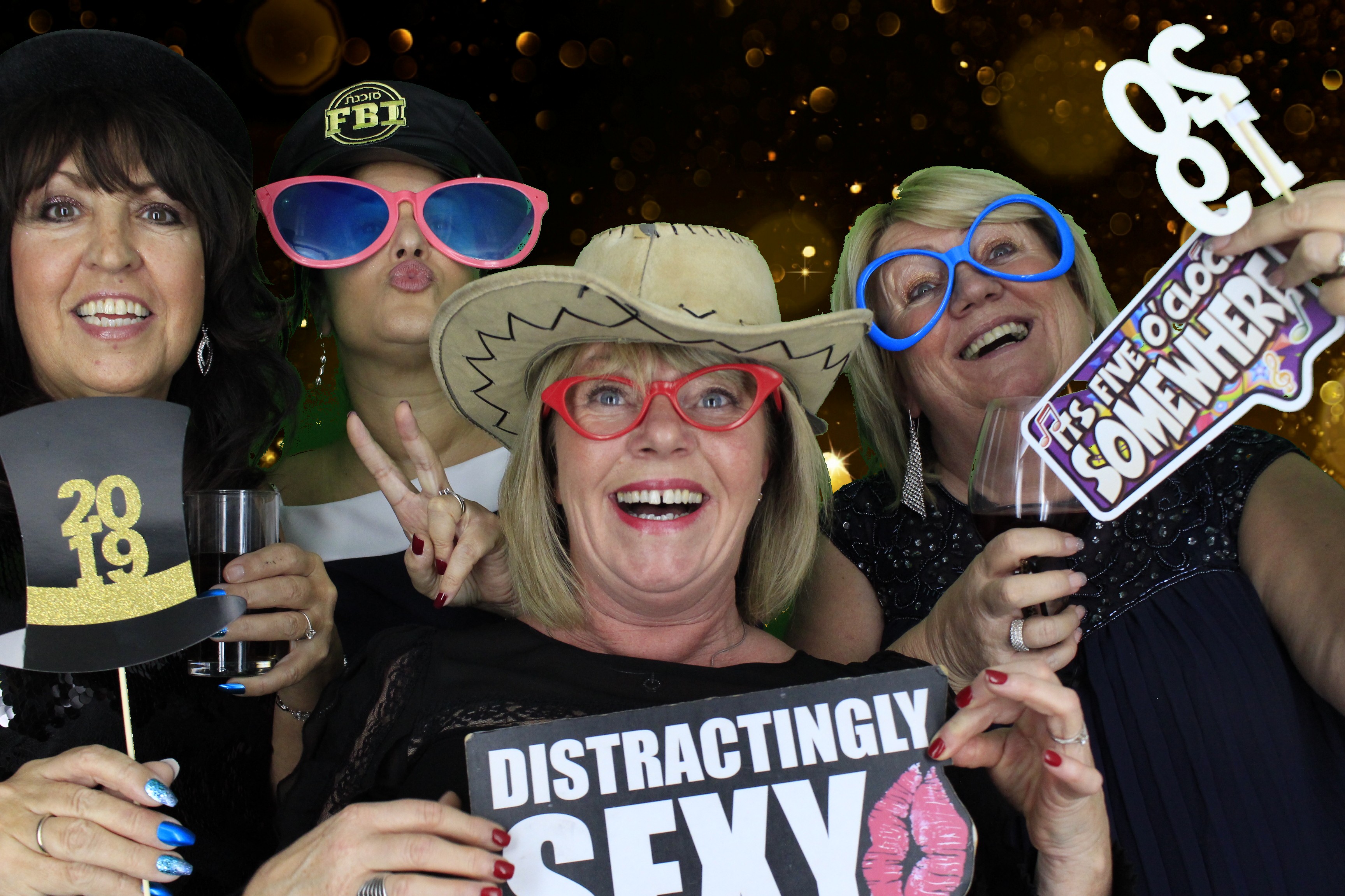 New Years Eve Party Silvermere | View more photos from the event at gallery.myphotoboothexperience.co.uk/u/MyPhotoBoothExperienceLtd/New-Years-Eve-Party-Silvermere